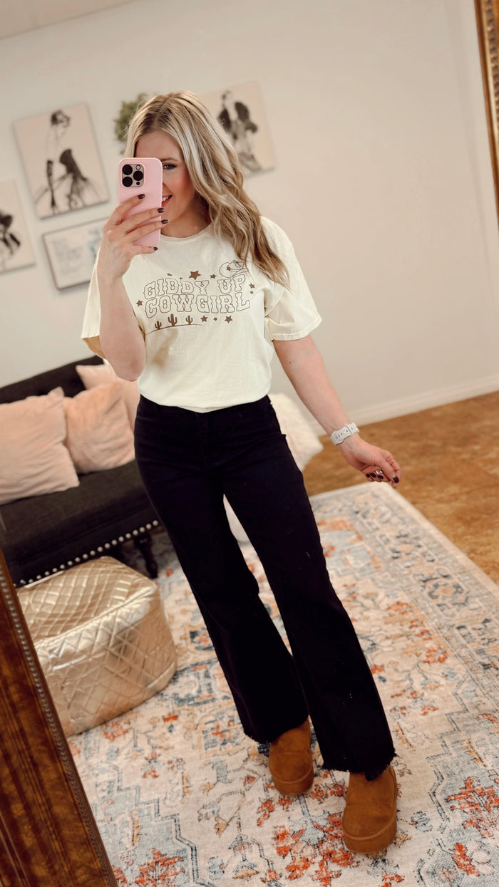 Giddy Up Cowgirl | Graphic T-Shirt