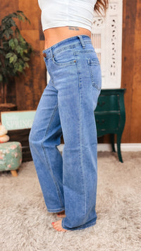 Jake Straight Leg Stretch Denim | Medium Blue