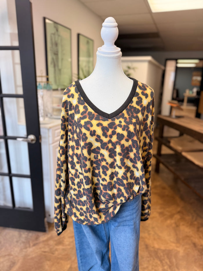 # 38 - Soft Leopard Long Sleeve | L | SAMPLE SALE