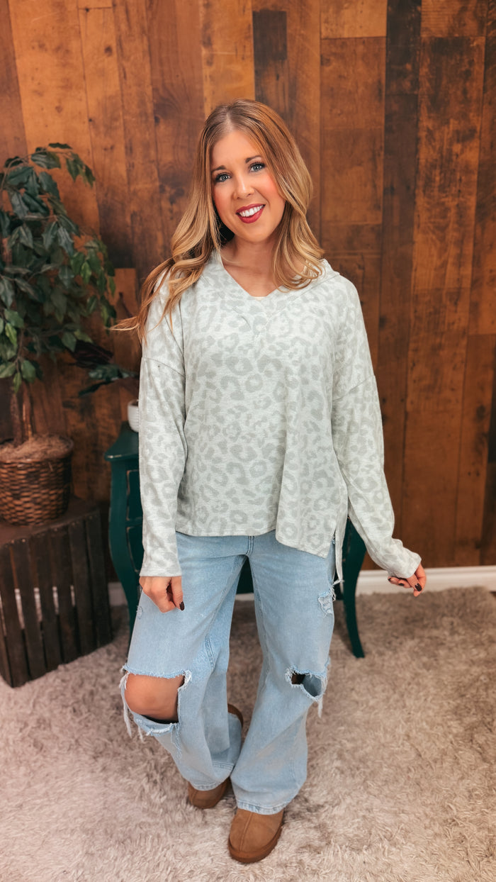 Kera Leopard V-Neck Sweater | Grey