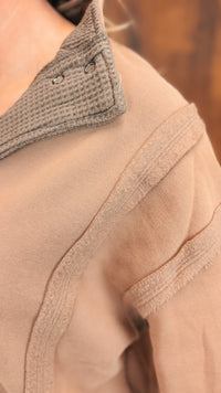 Charlene Snap Sweatshirt | Mocha