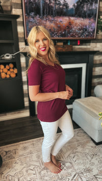 Sandy Basic Tee | Burgundy