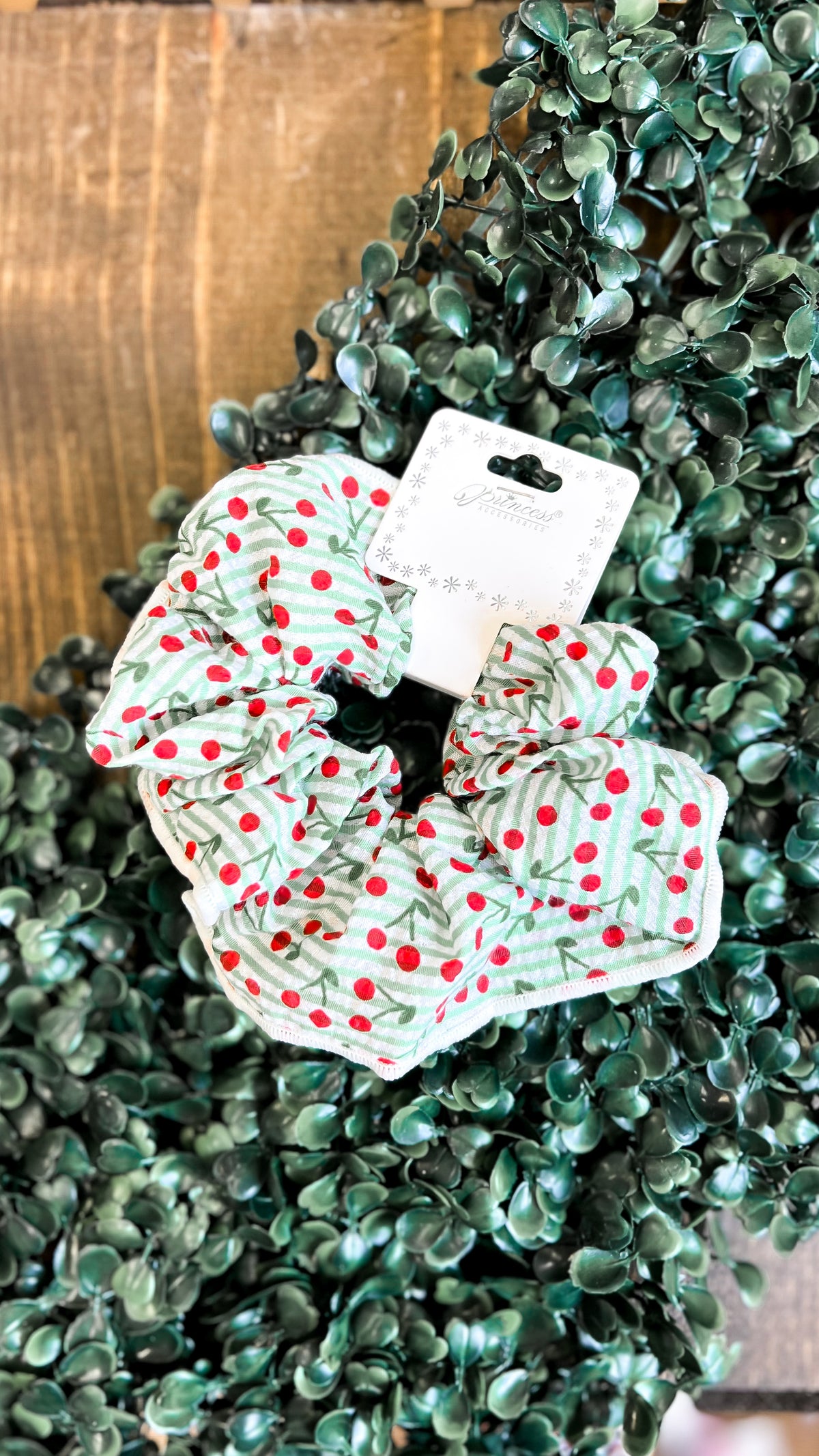 Cherry Scrunchie | Green