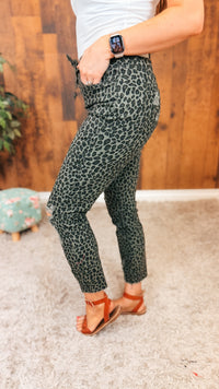 Vicky Cropped Jogger Denim | Leopard