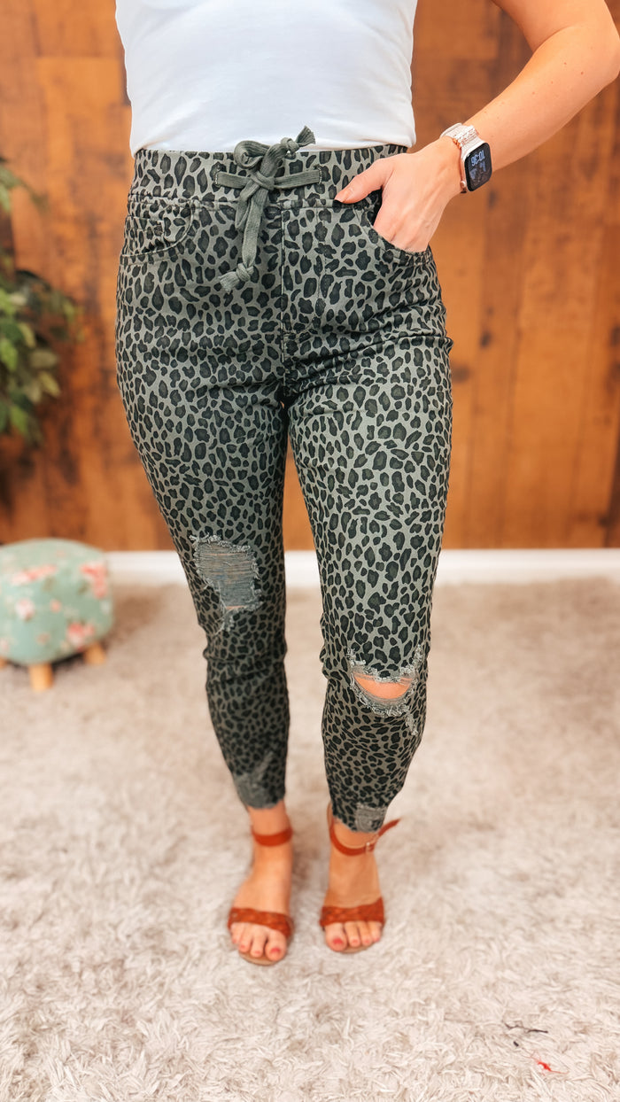 Vicky Cropped Jogger Denim | Leopard