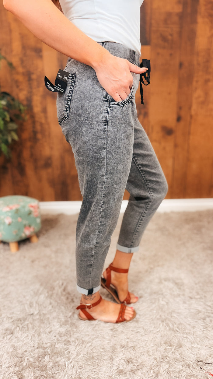 Lenny Cropped Jogger Denim | Washed Black