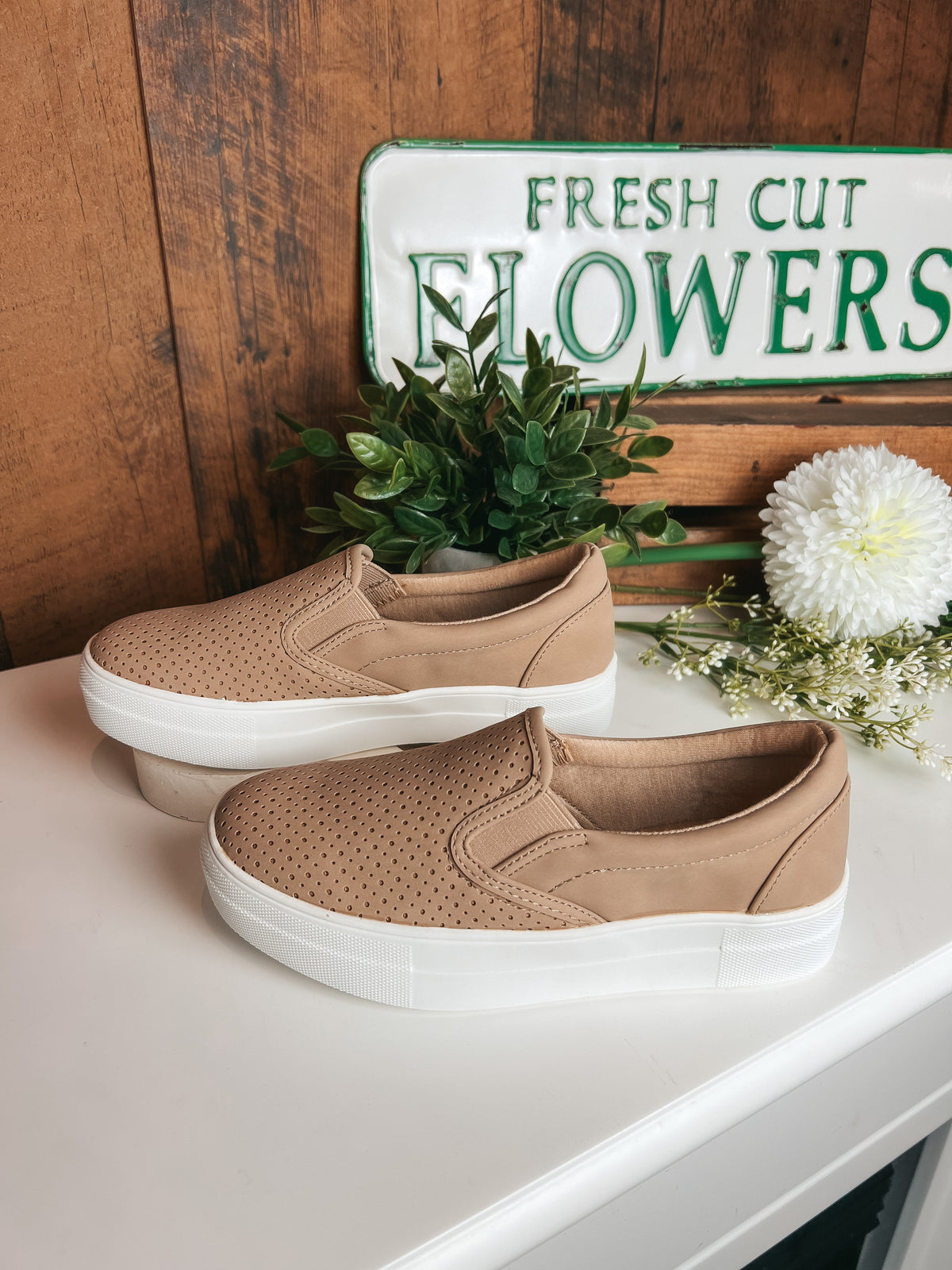 Danny Sneakers: Tan